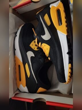 Nike Air Max 90 Black University Gold White Size 8
